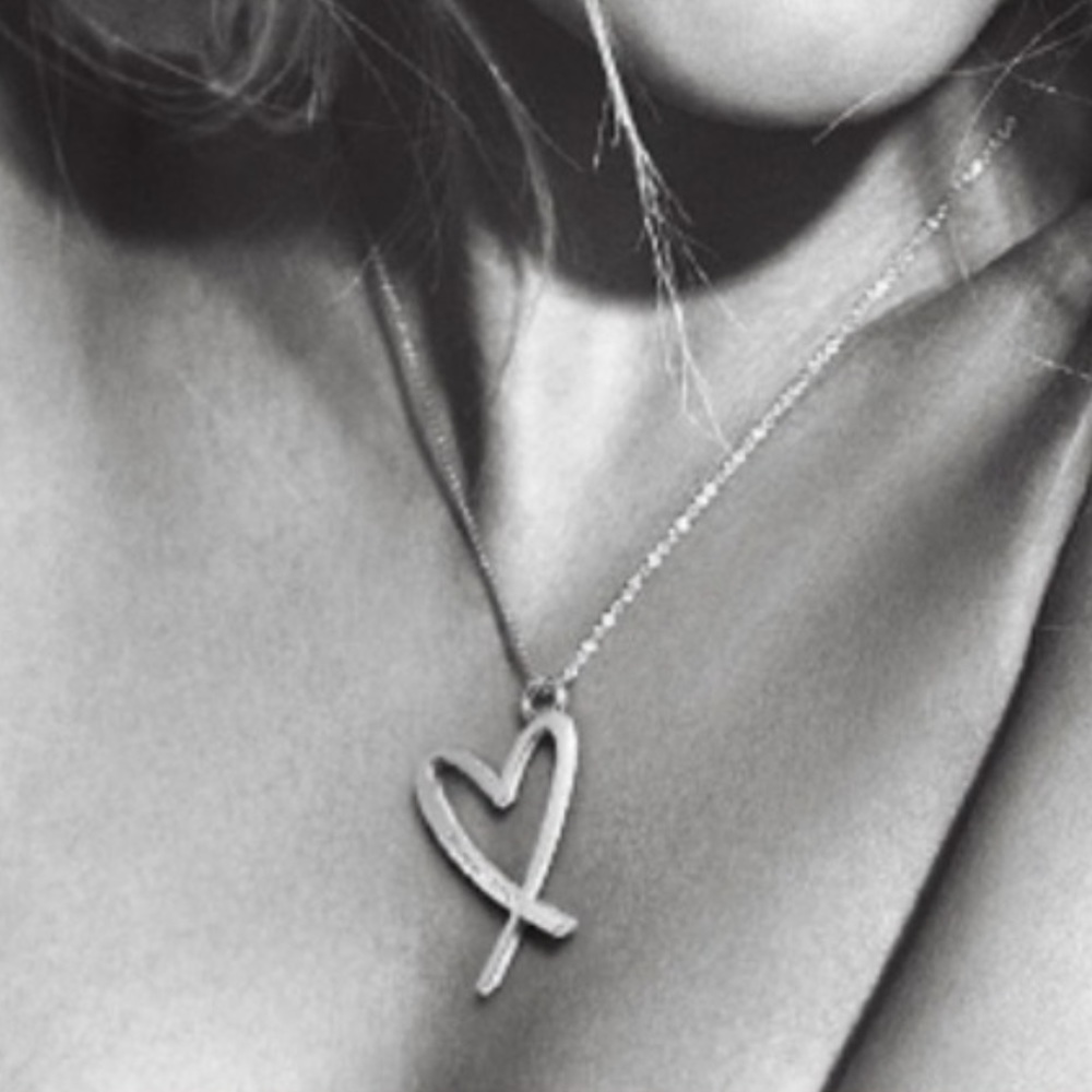 🥰Victoria’s Secret Love Necklace🥰